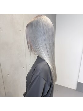 レオクマ(REOKUMA) ホワイトシルバー/ハイトーン/艶髪ストレート