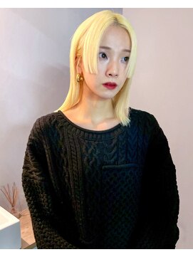 チーカ(chica) 抜きっぱなしブロンド×ステップカット