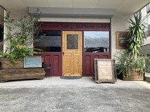 ヘアーメイク ブービートラップ(Hair Make Booby trap)の雰囲気(カフェのような 眼を引く外観)