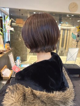 ビグディーサロン(BIGOUDI SALON)の写真/【大阪/梅田/北新地】レイヤーボブ・切りっぱなしボブが好評◎小顔魅せカットで毎朝のセットを楽に可愛く♪