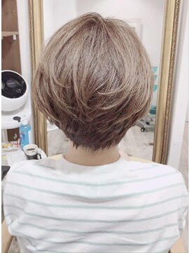 ミッシェル アフロート(michelle afloat) 20代３０代４０代５０代トップふんわりCカーブショートカット