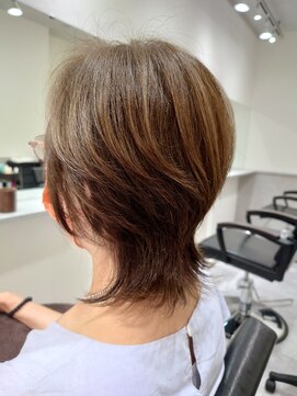 パブロ(Pablo) 外ハネミディアムウルフレイヤー