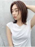 フェイスレイヤーで軽やかなミディアムスタイル