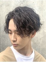 フィフス トウキョウ (fifth TOKYO)&nbsp;センターパートツイストスパイラルパーマツーブロックメンズヘア