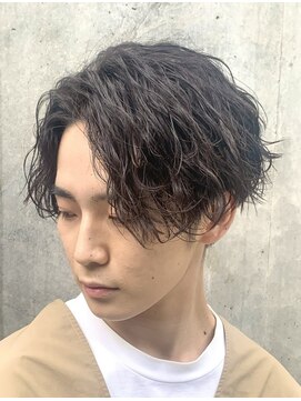 フィフス トウキョウ (fifth TOKYO) センターパートツイストスパイラルパーマツーブロックメンズヘア