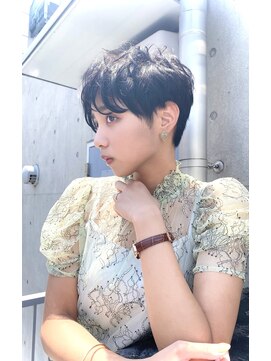 グロウアカバネ バイアンジュ(GLOW AKABANE by Ange) モードに可愛いハンサムマッシュショート