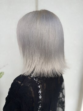 アン ブリーチ 大宮駅東口店(UN BLEACH) シルバー×ボブ