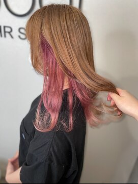 テイス 新宿(TACE) インナーカラー×ピンク[ネビージュ/黒髪/小顔/新宿]