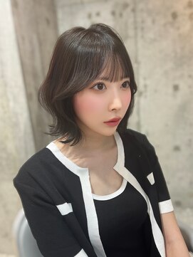 ルームバイシー 新宿(Loom. by Sea) ワンレン×ネビージュ[ボブルフ/黒髪/小顔]