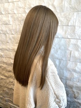 グラティコ(GratiCo)の写真/ダメージレベルに合わせたケアで髪の悩みを解決に導く。内部の強化と外部のケアで触りたくなる憧れの艶髪へ