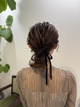 コキリ(kokiri) 【ayari】ミディアムヘアのローポニーヘアセット
