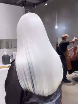 モニカ(MONIQA) ホワイトカラー