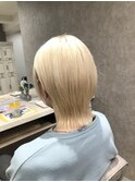 抜きっぱなしショートブロンド