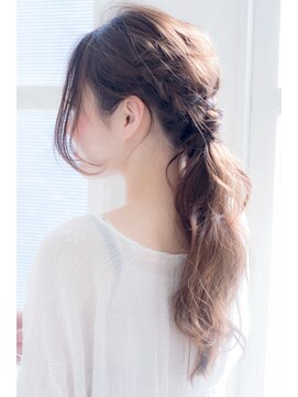エルフォ(elfo) 【elfo】大人かわいいポニーテールは質感・束感重視！！