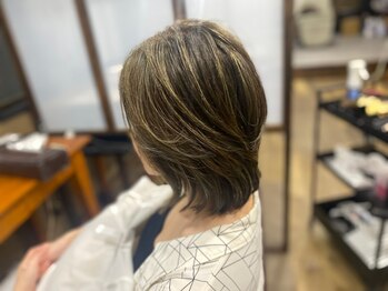 髪遊戯の写真/"高明度カラー"で質感も自由自在♪グレイカラーでも明るく透明感のある髪色が叶うからオシャレを楽しめる♪