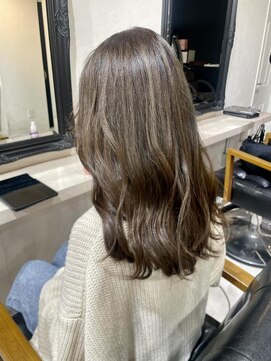 セルカ 新宿(CERCA) オリーブグレージュ［CERCA新宿/新宿西口］