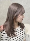 中明度グレージュ×レイヤースタイル