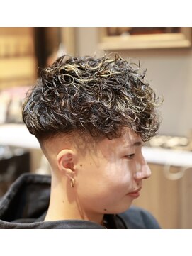 リルホビーズメンズグルーミング(Lil Hobbys Men's Grooming) <理容室><バーバー>ショートスペインカール
