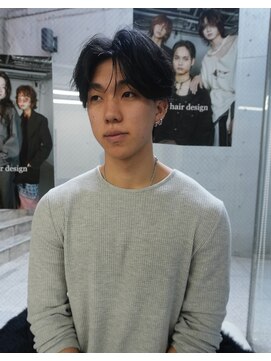 ピア ヤクイン(Pia Yakuin) センターパート 束感 フェザーパーマ ニュアンスパーマ