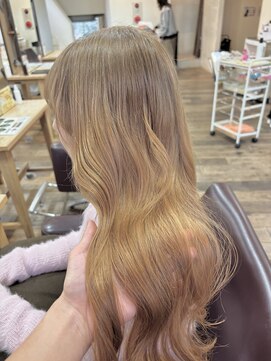 フーチー クーチー ヘッド ショップ 曽根本店(FUCHI KUCHI head shop) @fuchi_kuchi.okada［豊中/縮毛矯正,黒染め履歴ミルクティー］