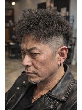 ジェットブラックキューサンロク(JET BLACK 936) フェード風のワイルドカスタムパーマ
