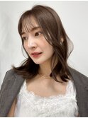 顔周りで変わる小顔ミディアム