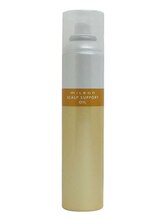 5年後、10年後のお客様の頭皮、髪を美しく保つためにもヘアカラーの前に頭皮に保護オイルをつけます