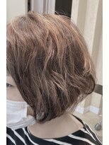 マニス(manis) ふんわりマッシュショートボブクセ毛風パーマ白髪ぼかし40代50代