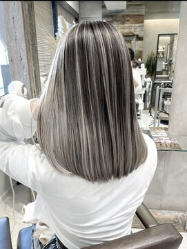 トルネード(TORNADO) 外国人風ハイライトバレイヤージュ白髪ぼかし グレージュt107