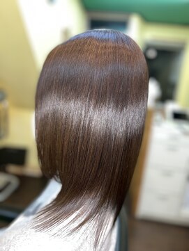 エムスリーディーミュゼステージ(M3D) プレミアムカラートリートメントストレート仕上げ。