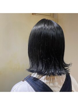 髪質改善と縮毛矯正の専門店 サンティエ(scintiller) 切りっぱなしボブ×ブルーブラックカラー