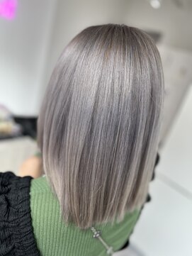 ラビス 浦和(Lovis) 美髪/ネビージュ/大人かわいい/透明感ショート[浦和]