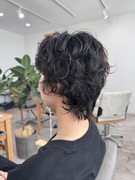 シロ(shiro.) くるっと癖毛風ウルフパーマ
