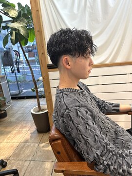 ミモザワークス(Mimosa Works) ラルフカールをグランジパーマで。(スキンフェード)