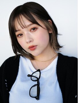 外ハネ×くびれボブヘアミディ