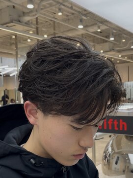 フィフスパーク(fifth PARK) 渋谷フェザーパーマfifthセンターパートメンズパーマ毛流れ色気