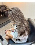 ハイライトミディアムヘア暗めカラーデザインカラー