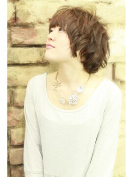 リリーオブザベイス(Lily of the Vase) くせ毛風パーマでつくるマッシュヘアー