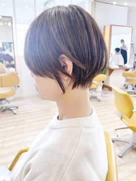 モリオ フロム ロンドン 成増店 【morio成増 セリザワ】くびれショート 白髪ぼかしハイライト