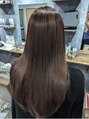 ロム 顔周りはレイヤーブリーチ。ピンクブラウンで優しい印象に◎