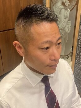 ワイズバーバー ギンザ  神田御茶ノ水店(Y's BarBer GINZA)の写真/ビジネスマンに人気!2wayスタイルで仕事と休日の気分を変えるカットは"Y's BarBer GINZA"で。