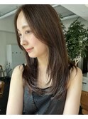 レイヤー顔周りグレージュ毛流れ