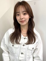 柔らかいベージュカラー　シースルーバング　レイヤーカット