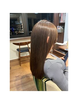 エルサフィロ キタハマ(el zafiro kitahama) 20×30×40代×似合わせカット×オリーブグレージュ×ツヤ髪