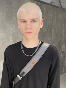 ピークアブー 原宿ハラカド(PEEK-A-BOO) ホワイトブリーチ/坊主/ホワイトカラー