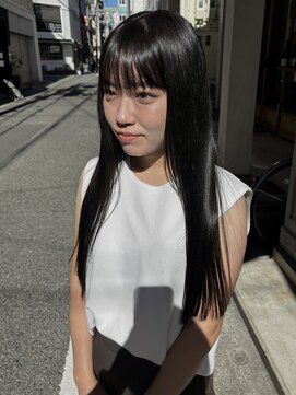 エヴリンアンドペイジ(Evelyn&paige) 暗髪/ぱつっと/ロングヘア【神戸元町/水原】