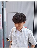 シーンバイラッド ヘルム(SCENE by RAD helm) 清潔感抜群のビジネス向けクセ毛風スタイルメンズカット艶感