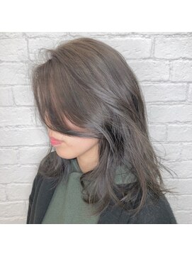 グレープバイン 港南台(GRAPEVINES) ミディアム／グレージュ