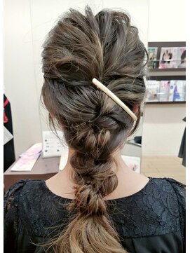 ヘアリゾート粋 ドゥオ 新宿南口店(dua) 『ヘアリゾート粋dua』　大人可愛い編みおろしヘアアレンジ☆彡