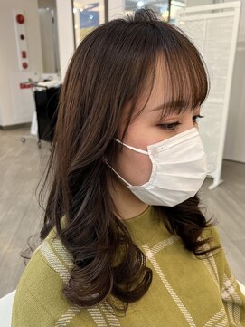 グラマシー アレックス(Gramercy alex) アッシュオリーブ×リバース巻き髪スタイル20代30代40代